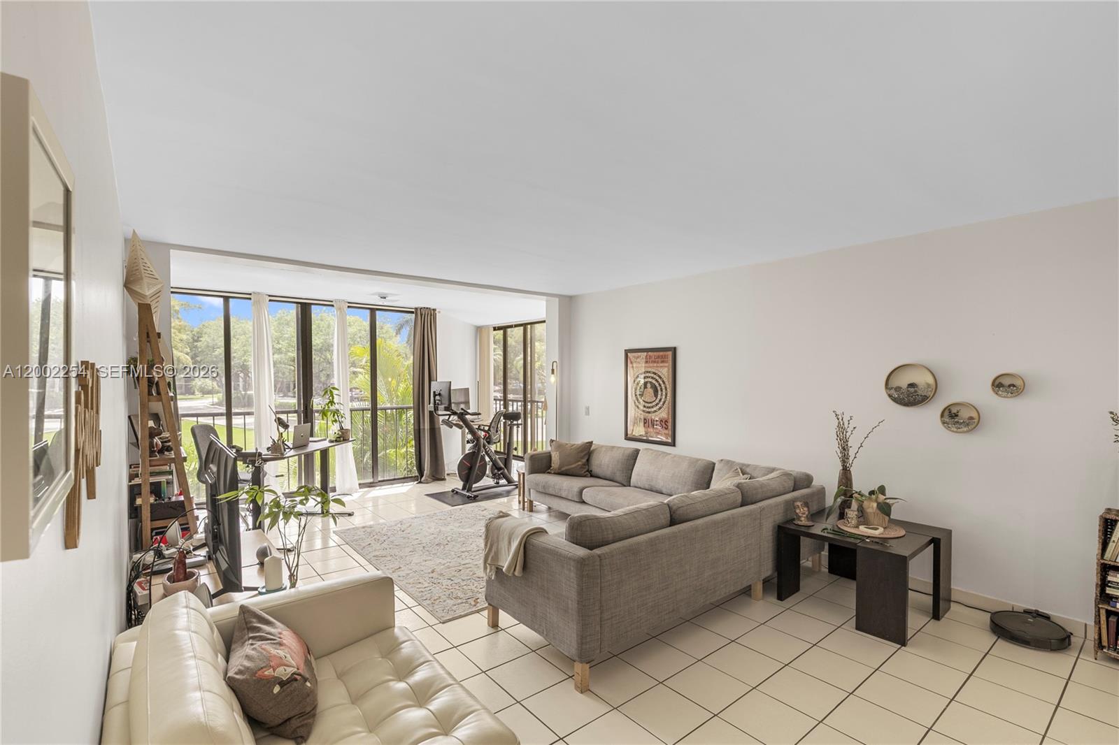 BLDG 5 OF COUNTRY CLUB AP - Residential