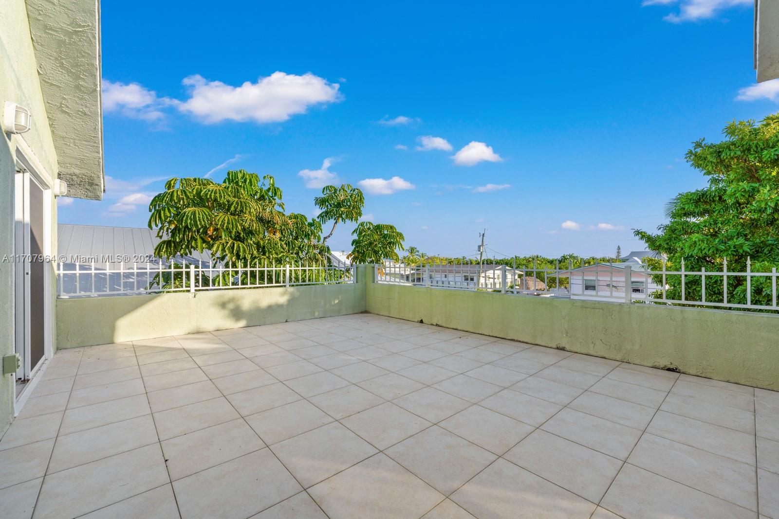 KEY LARGO BEACH - Residential Lease