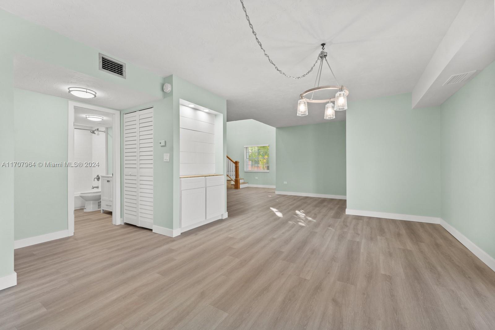 KEY LARGO BEACH - Residential Lease