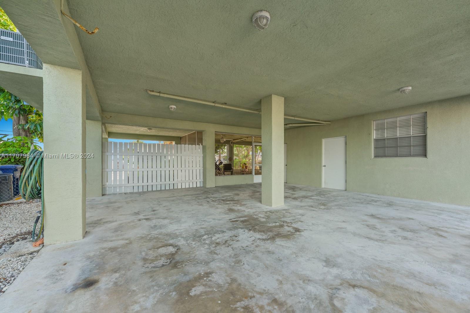 KEY LARGO BEACH - Residential Lease