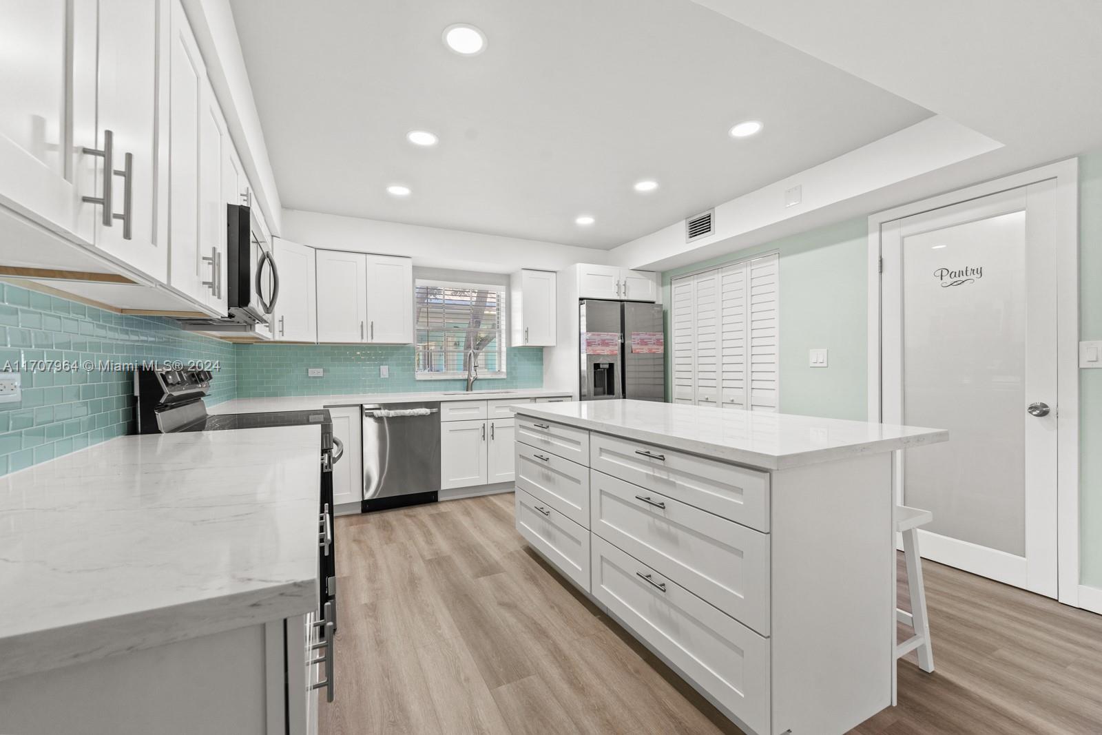 KEY LARGO BEACH - Residential Lease