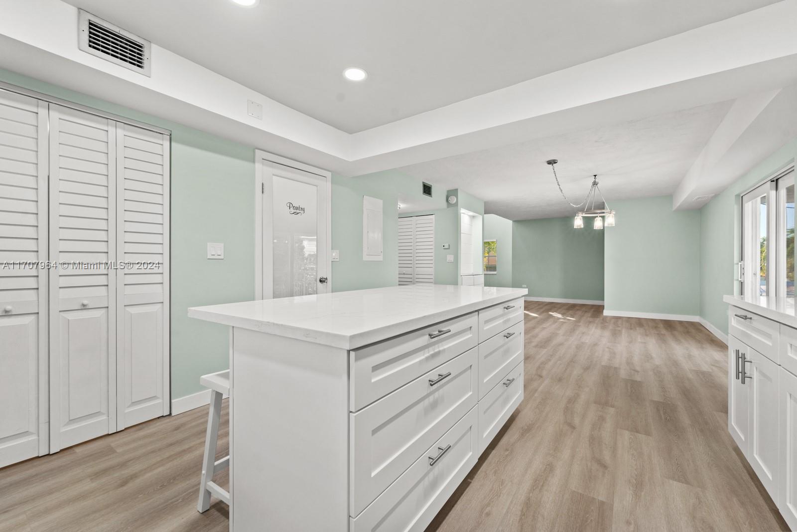 KEY LARGO BEACH - Residential Lease