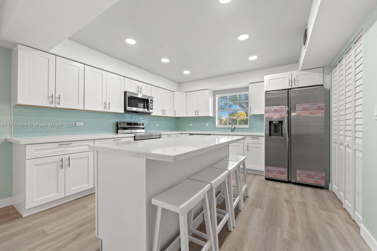 KEY LARGO BEACH - Residential Lease