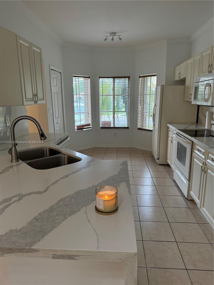 LEEWARD AT ISLANDS AT DOR - Residential Lease