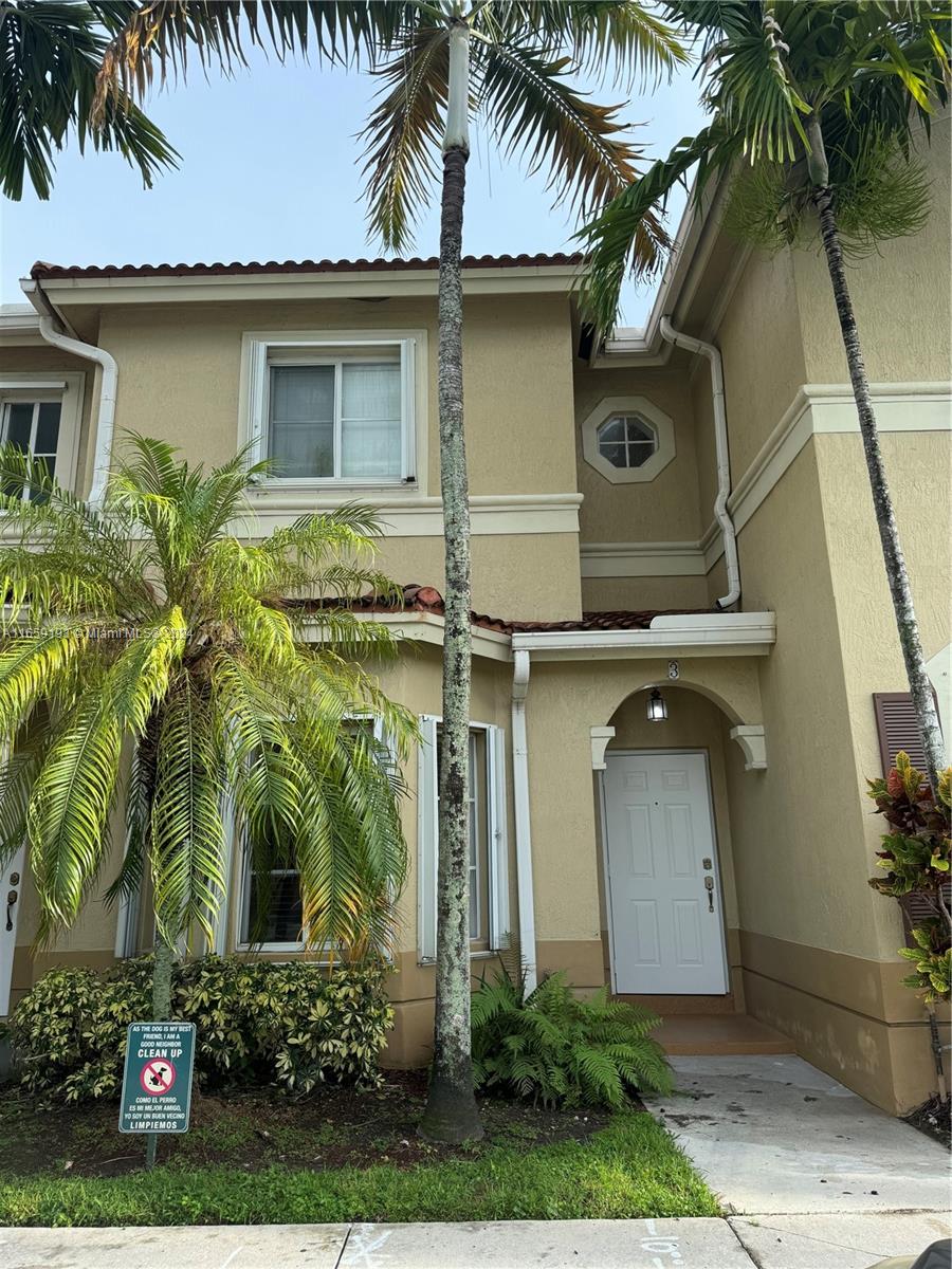 GOOD CONDITION, READY TO MOVE IN, UPDAT BATHROOM AND KITCHEN, GOOD SIZE PATIO, BEST LOCATION DORAL, SHOPPING , RESTORANT A+ SCHOOL, RESORT STYLE CLUBHOUSE