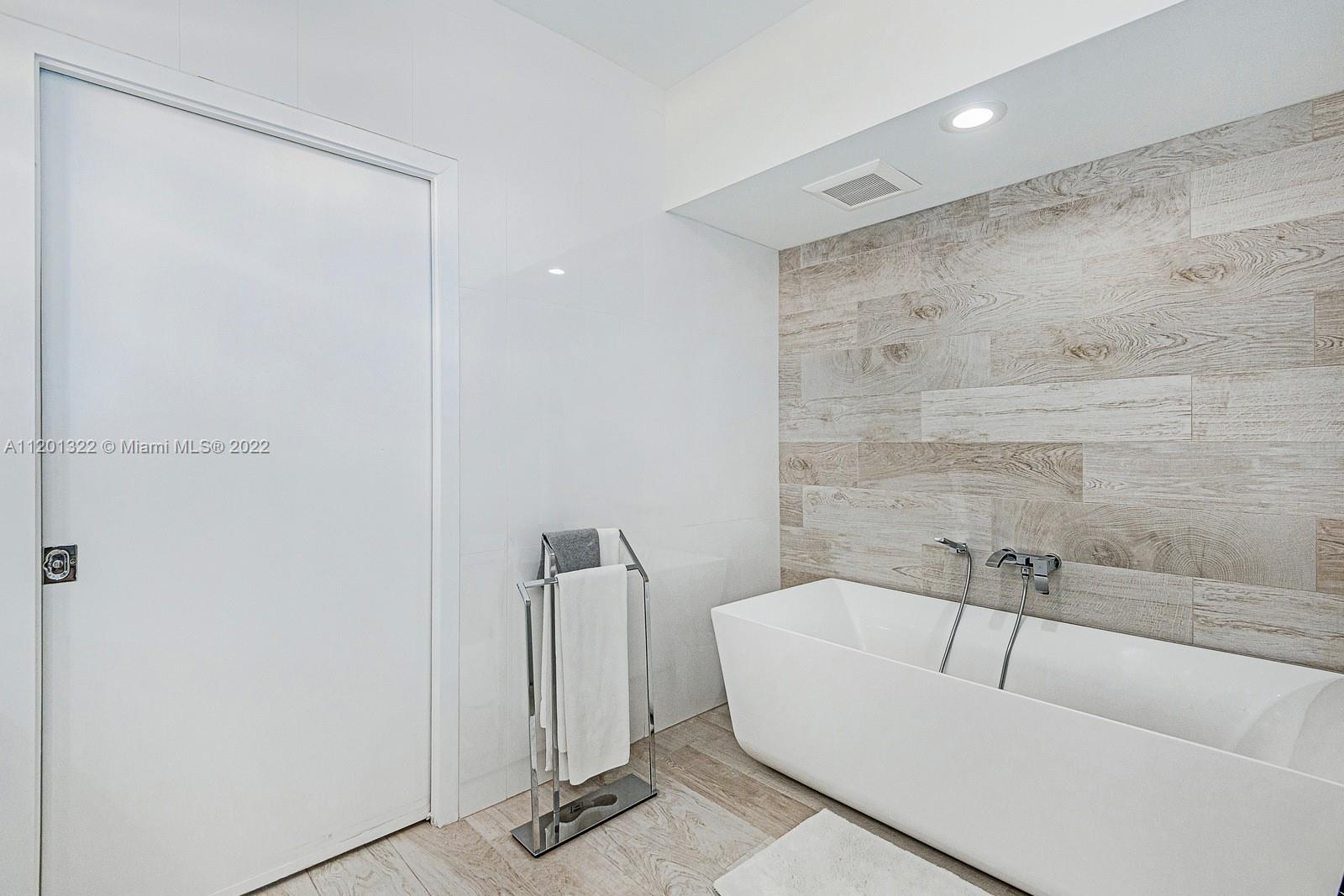 LAS OLAS RIVER HOUSE COND - Residential
