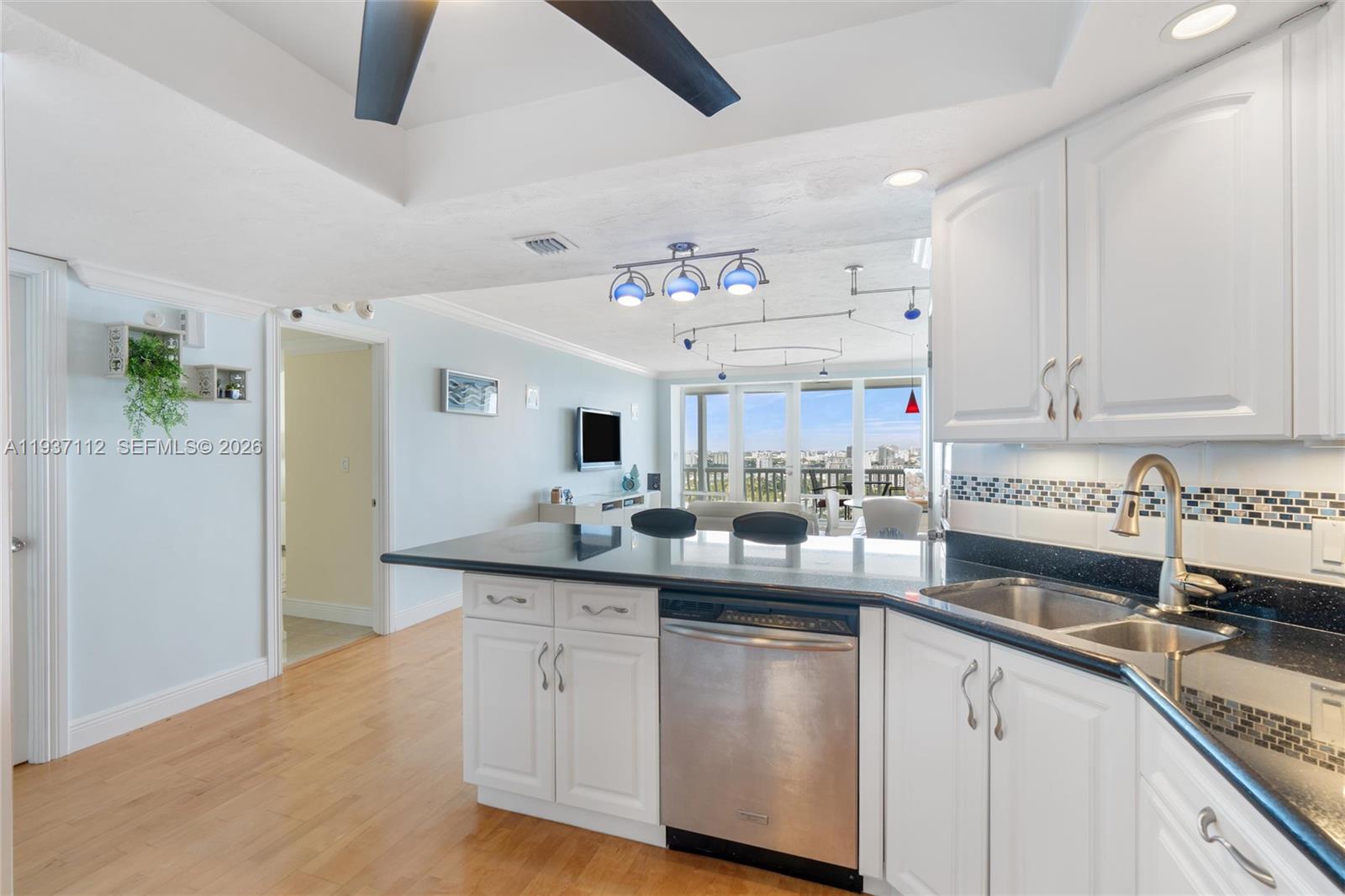 POINT OF AMERICAS II - Residential