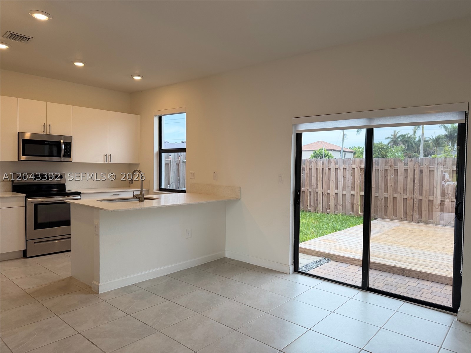 SILVER PALM RESIDENTIAL H - Residential Lease