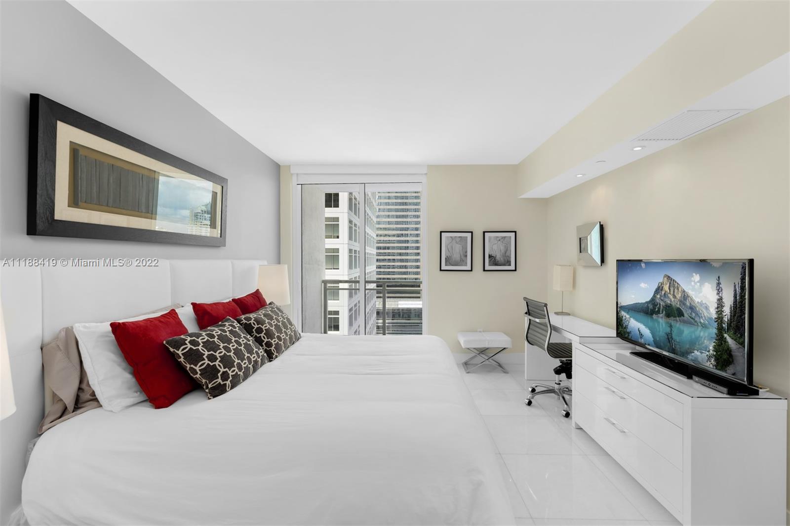 THE PLAZA 851 BRICKELL CO - Residential Lease