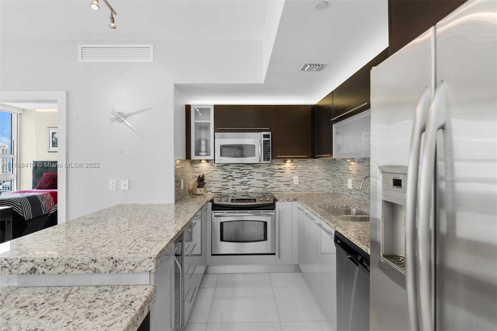 THE PLAZA 851 BRICKELL CO - Residential Lease