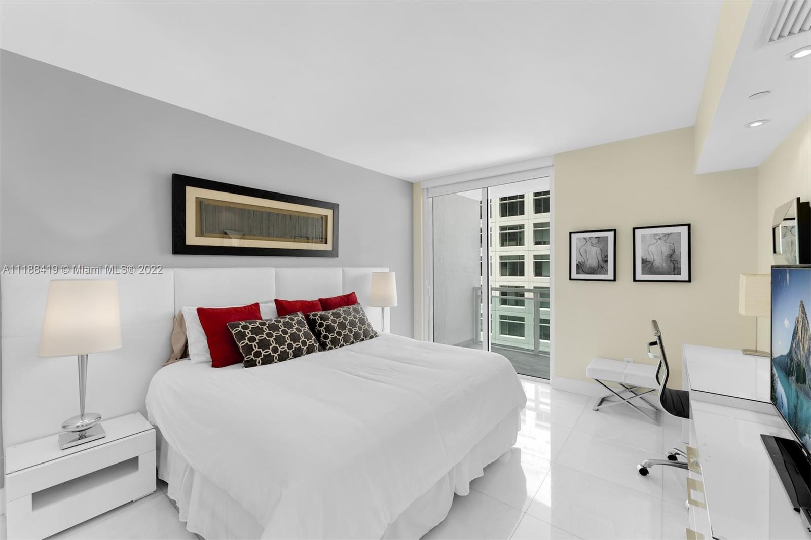 THE PLAZA 851 BRICKELL CO - Residential Lease