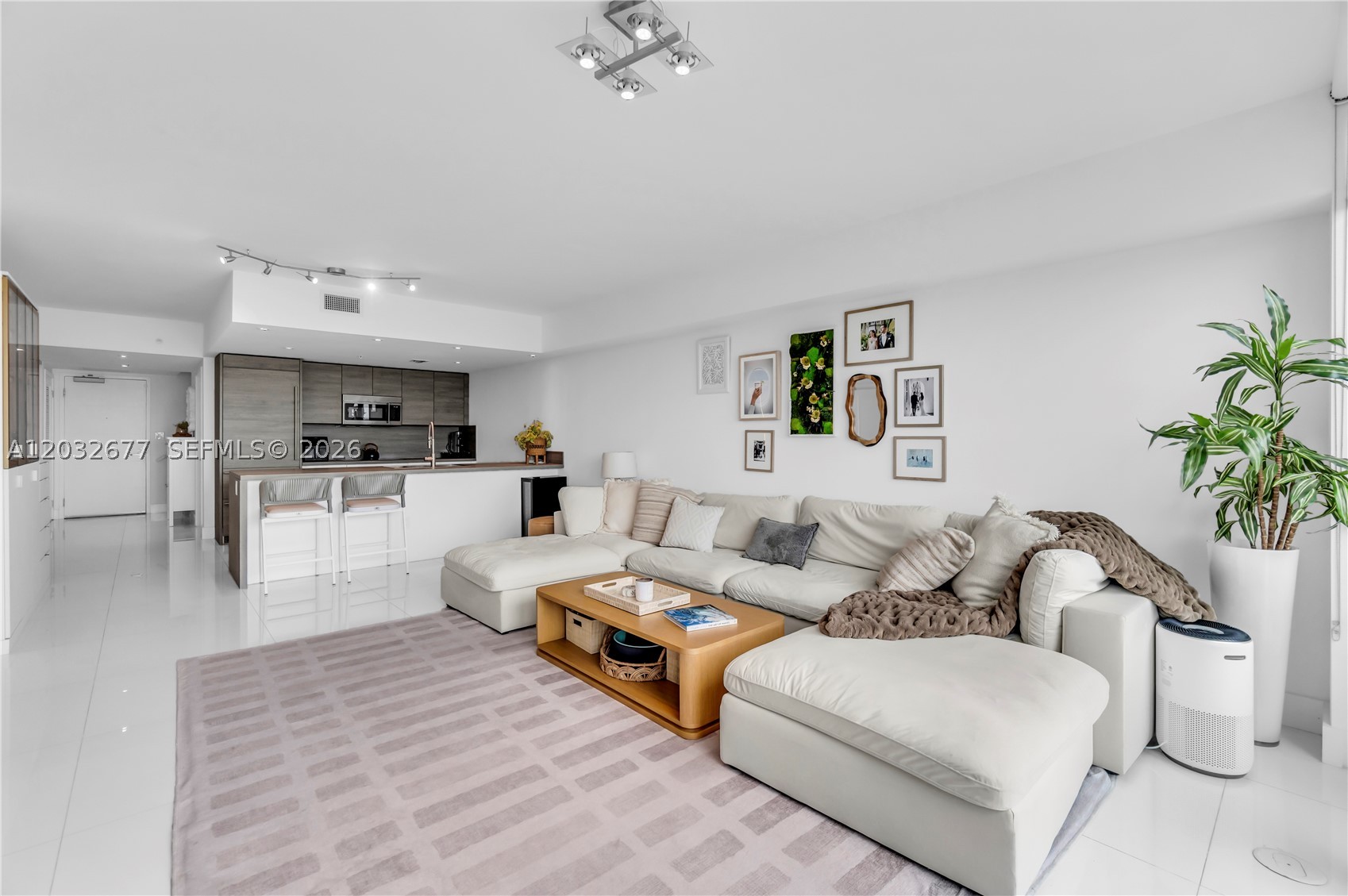 400 SUNNY ISLES CONDO EAS - Residential