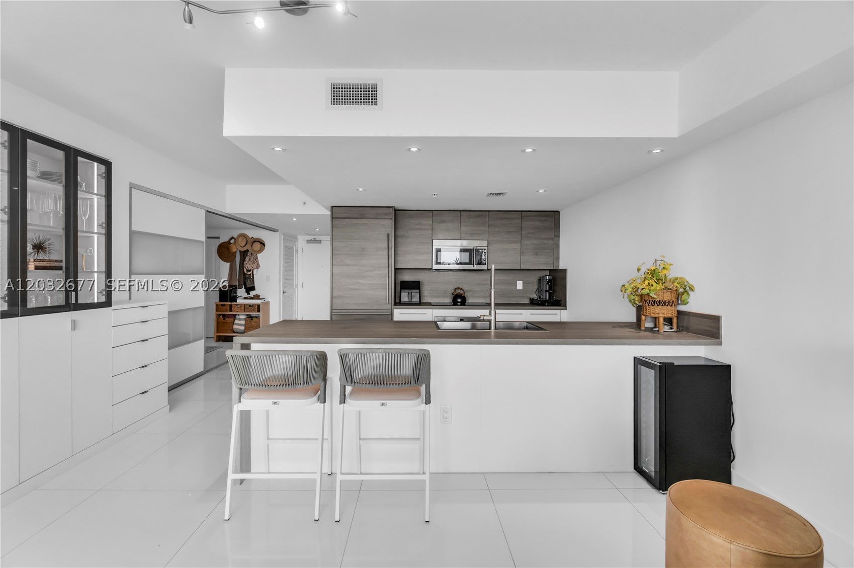 400 SUNNY ISLES CONDO EAS - Residential