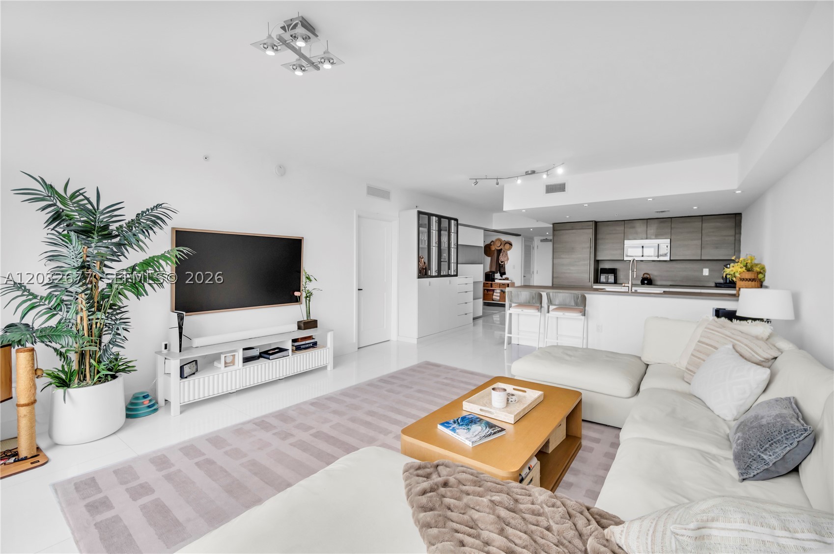 400 SUNNY ISLES CONDO EAS - Residential