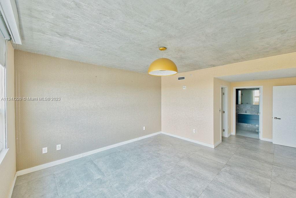 MIDBLOCK MIAMI CONDO - Residential Lease