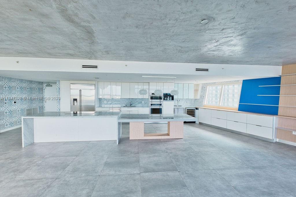 MIDBLOCK MIAMI CONDO - Residential Lease