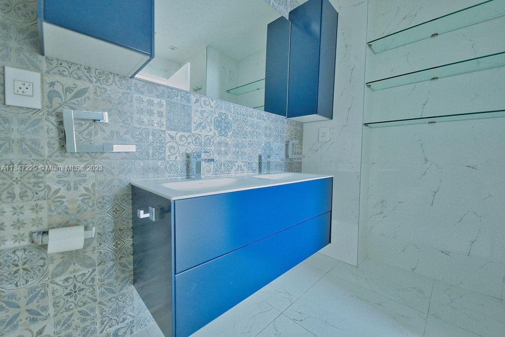 MIDBLOCK MIAMI CONDO - Residential Lease