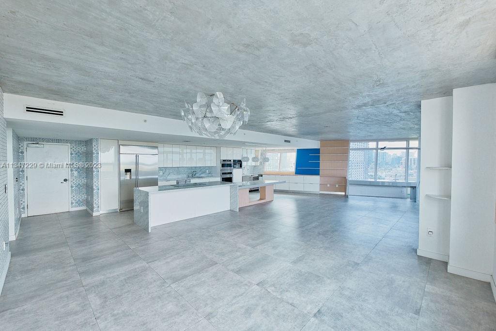 MIDBLOCK MIAMI CONDO - Residential Lease