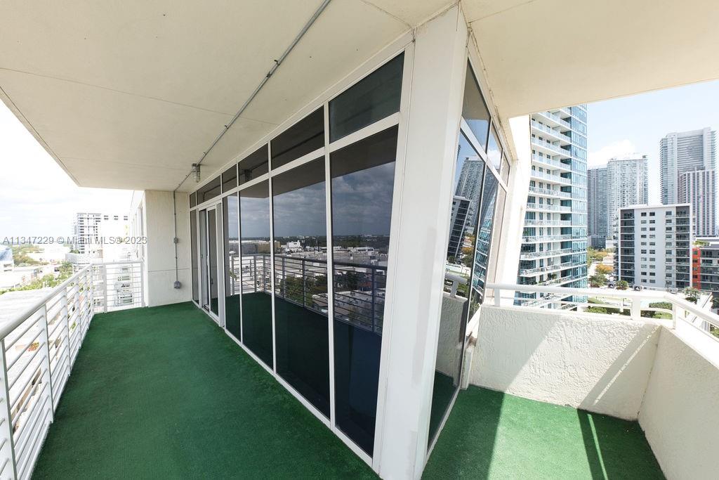 MIDBLOCK MIAMI CONDO - Residential Lease