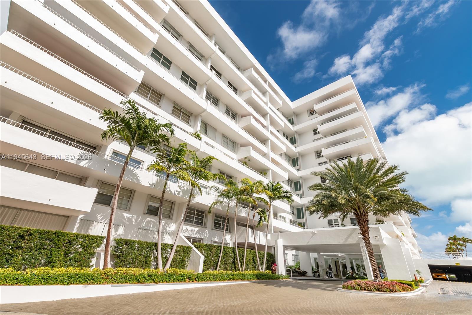 COMMODORE CLUB SOUTH COND - Residential Lease