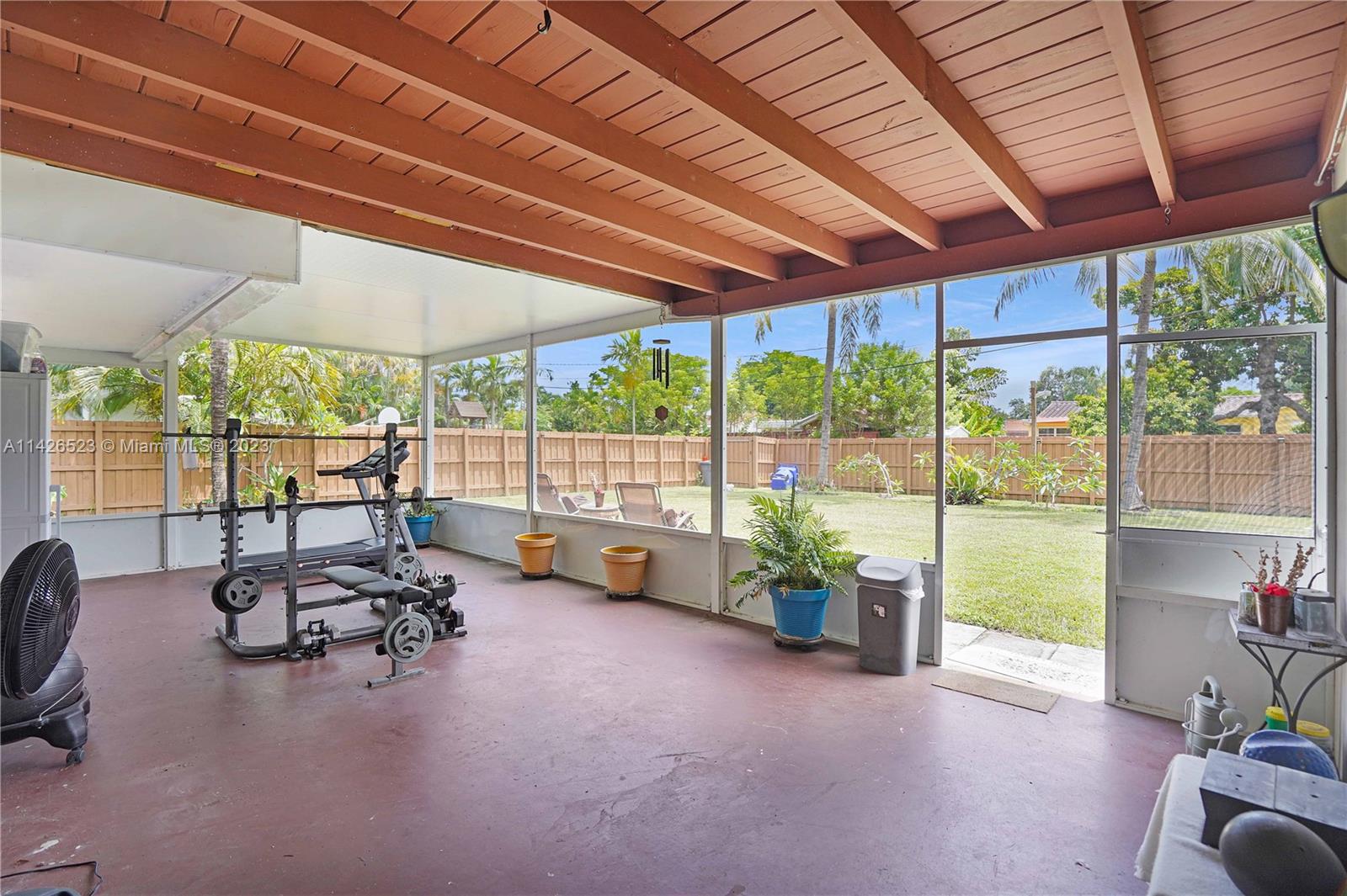 HOLLYWOOD HILLS PARK - Residential