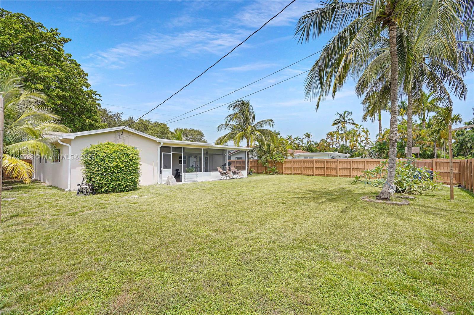 HOLLYWOOD HILLS PARK - Residential