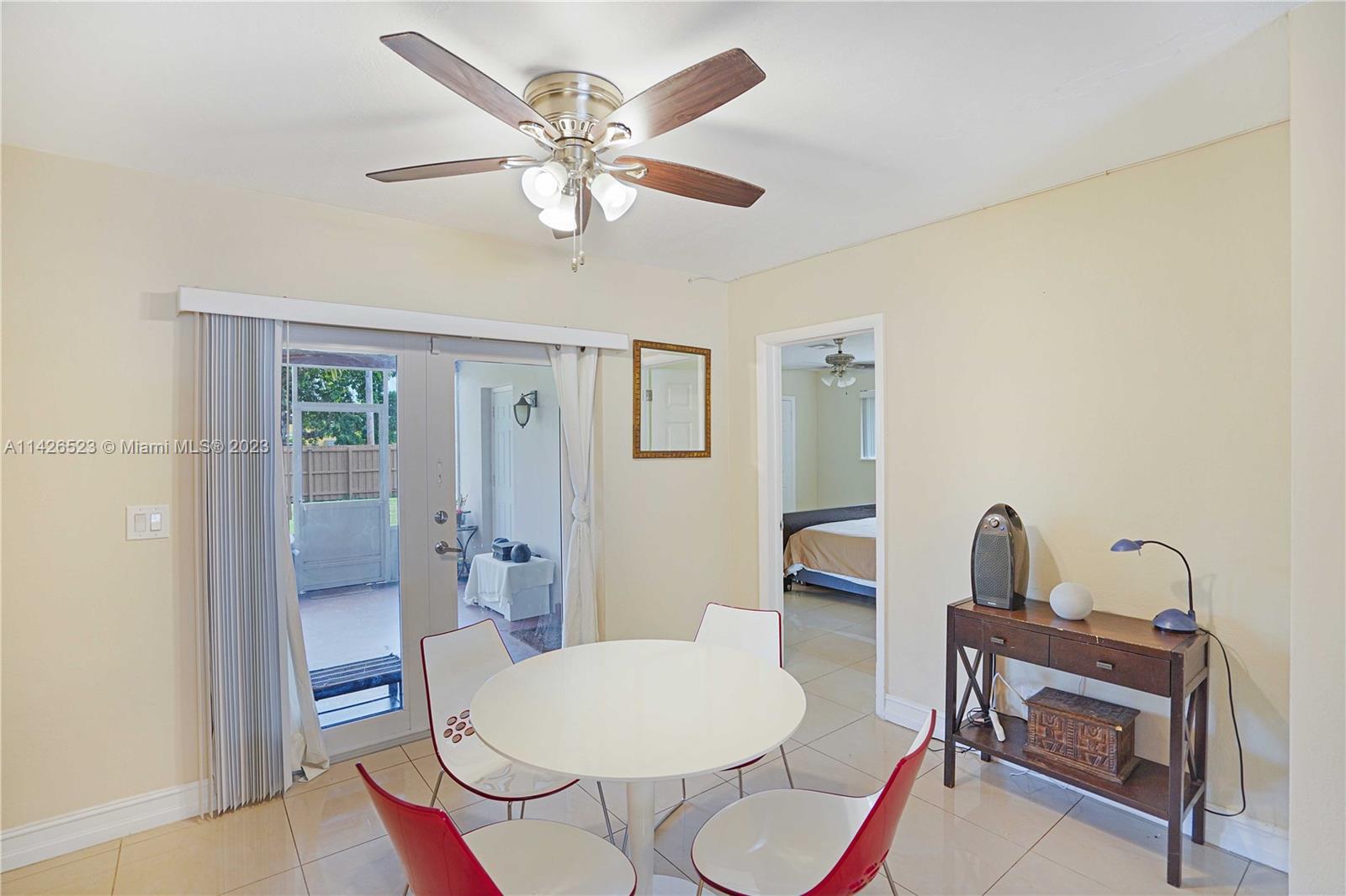 HOLLYWOOD HILLS PARK - Residential