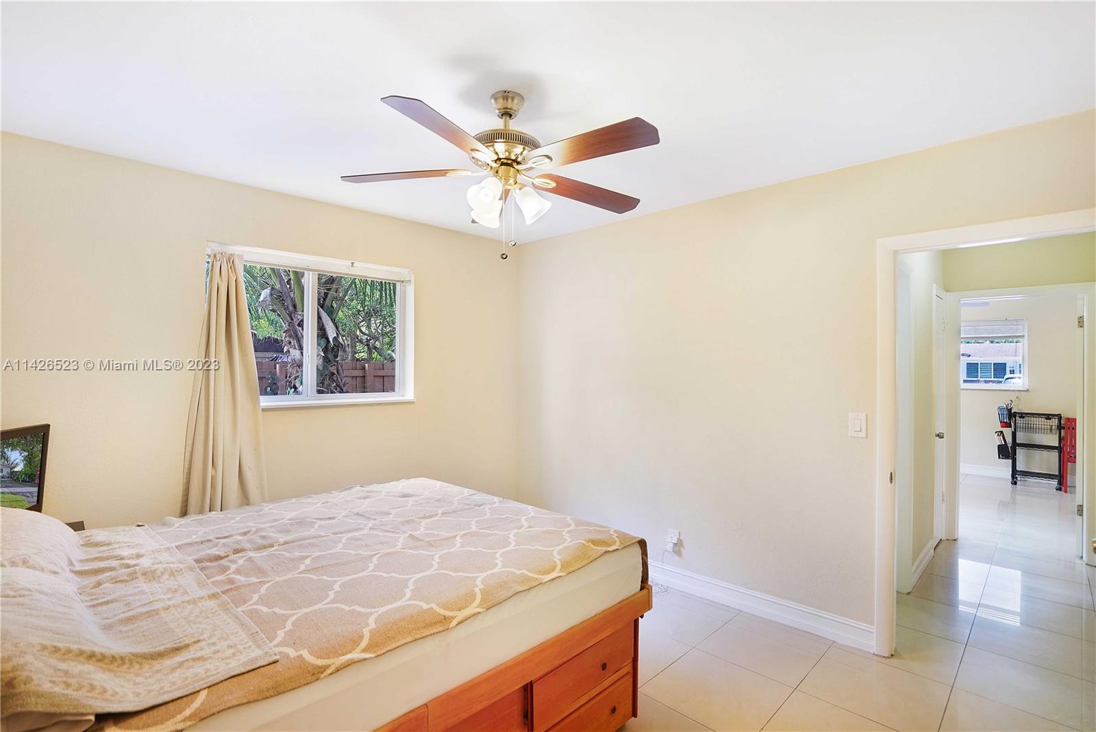 HOLLYWOOD HILLS PARK - Residential
