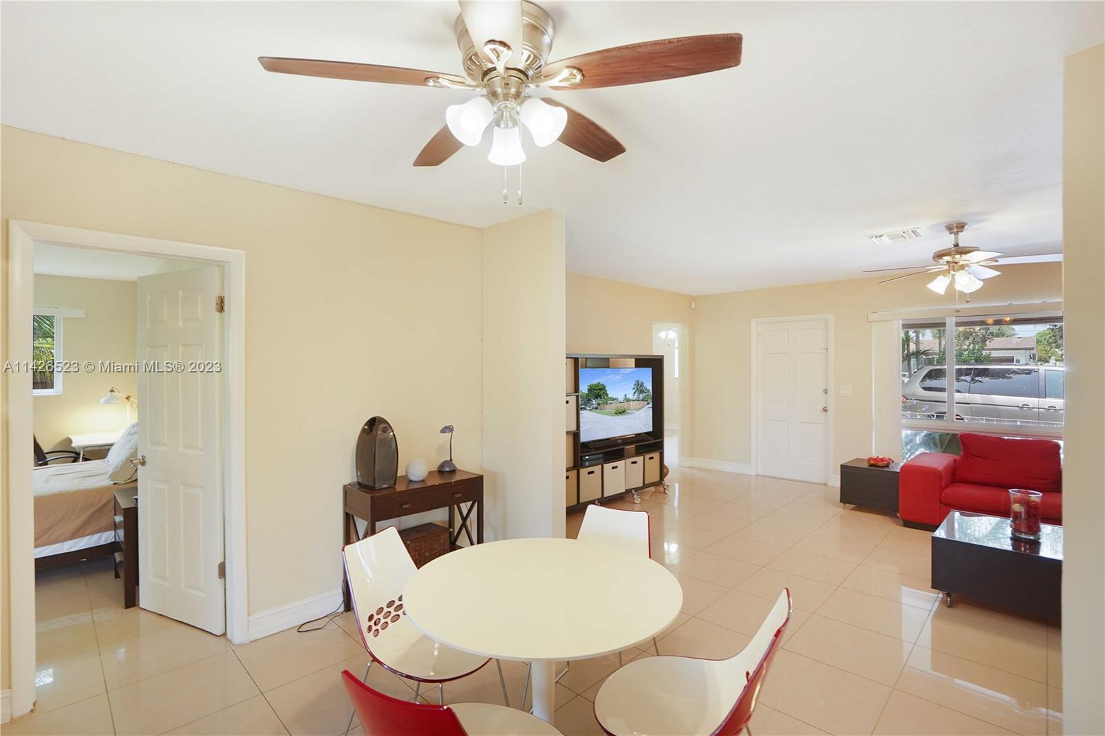 HOLLYWOOD HILLS PARK - Residential