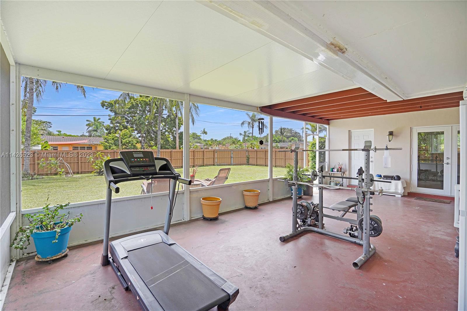 HOLLYWOOD HILLS PARK - Residential