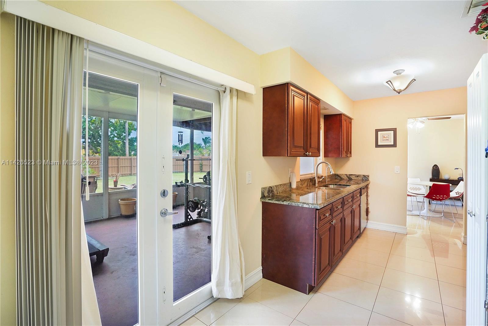 HOLLYWOOD HILLS PARK - Residential