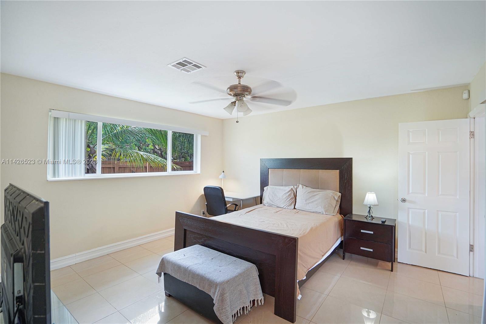 HOLLYWOOD HILLS PARK - Residential