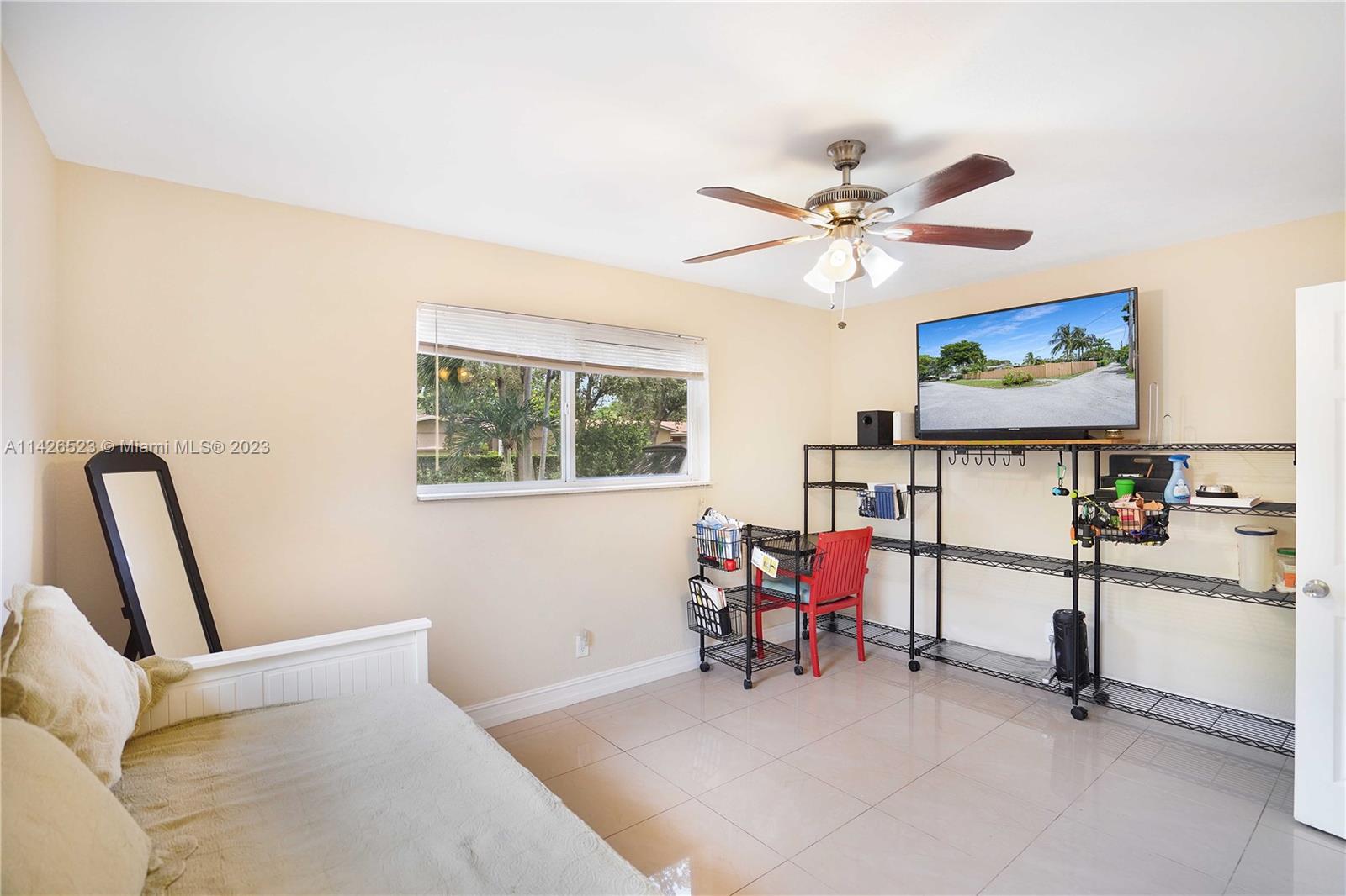 HOLLYWOOD HILLS PARK - Residential