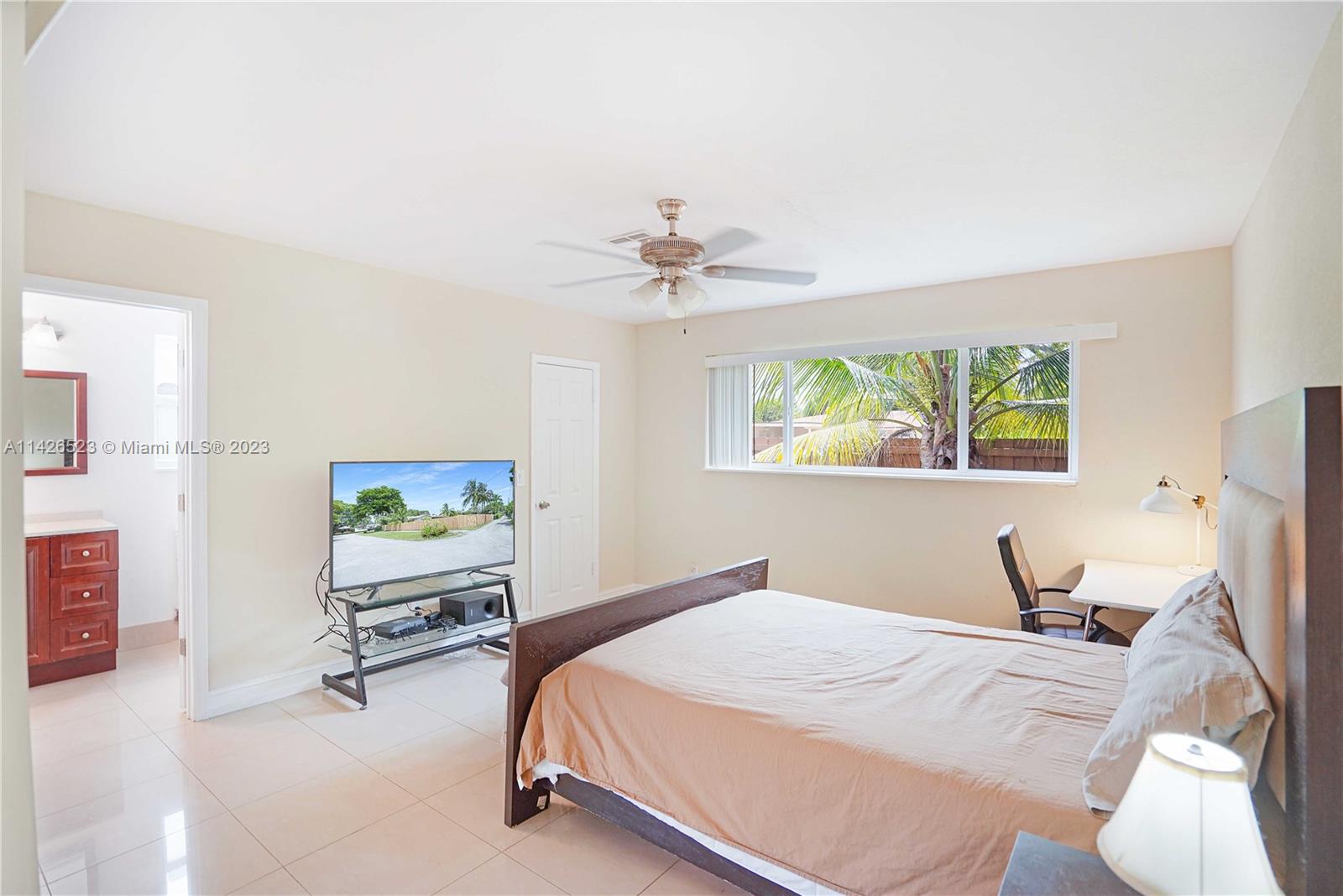 HOLLYWOOD HILLS PARK - Residential