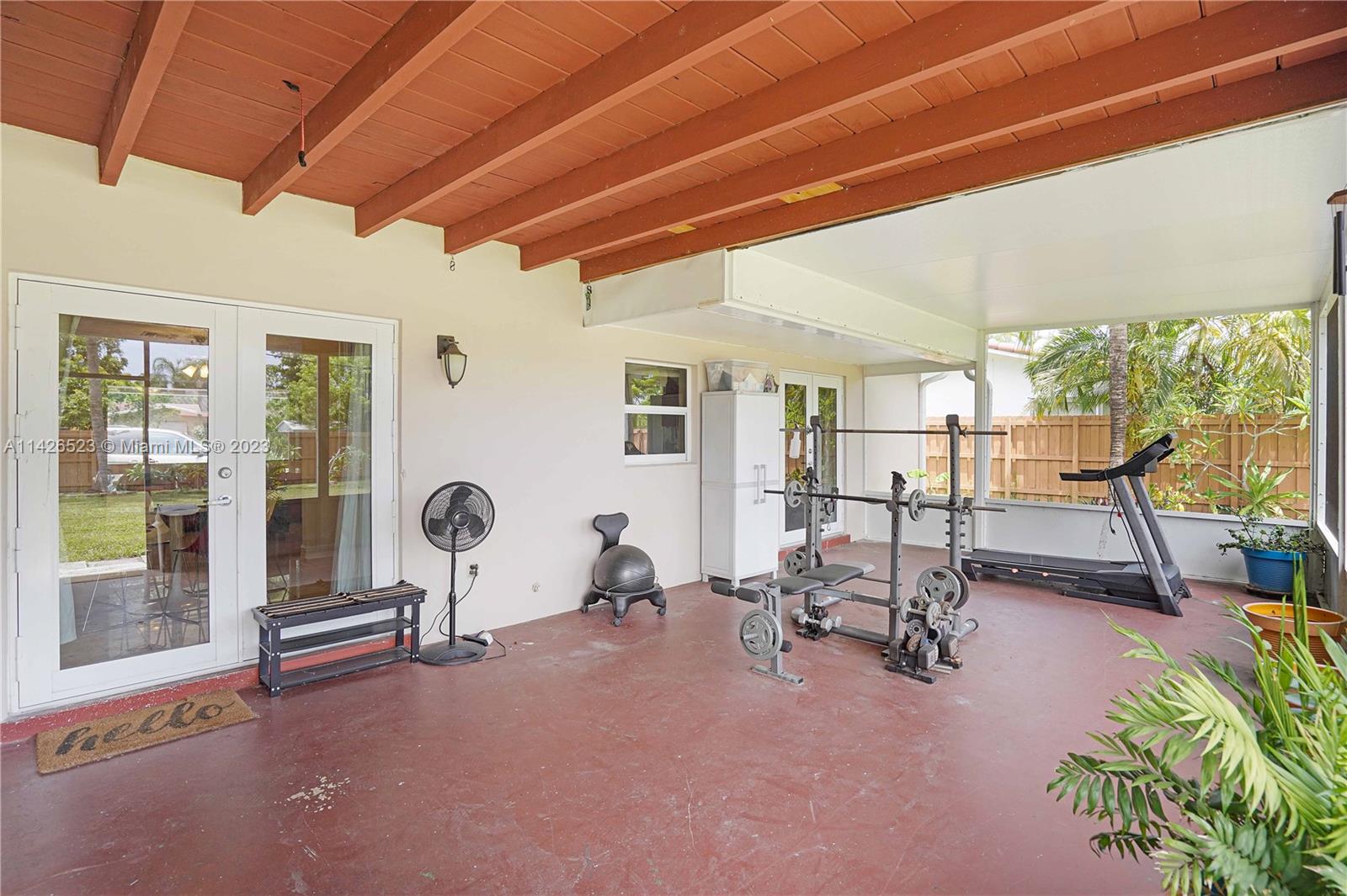 HOLLYWOOD HILLS PARK - Residential