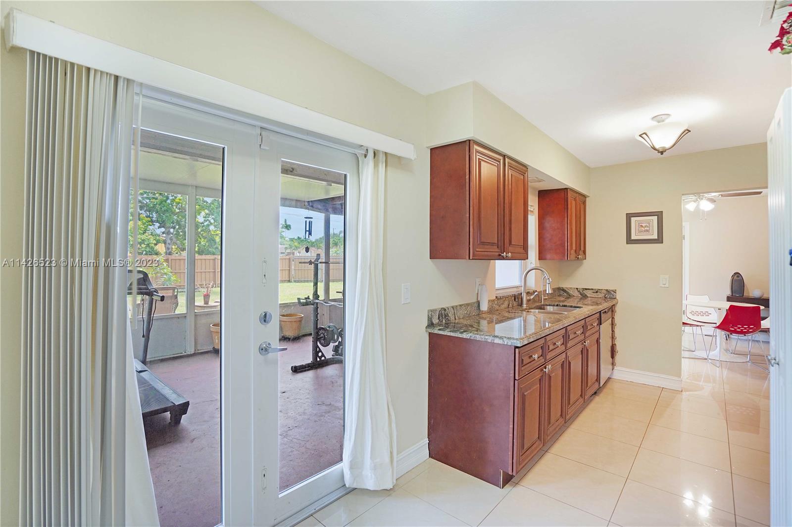 HOLLYWOOD HILLS PARK - Residential