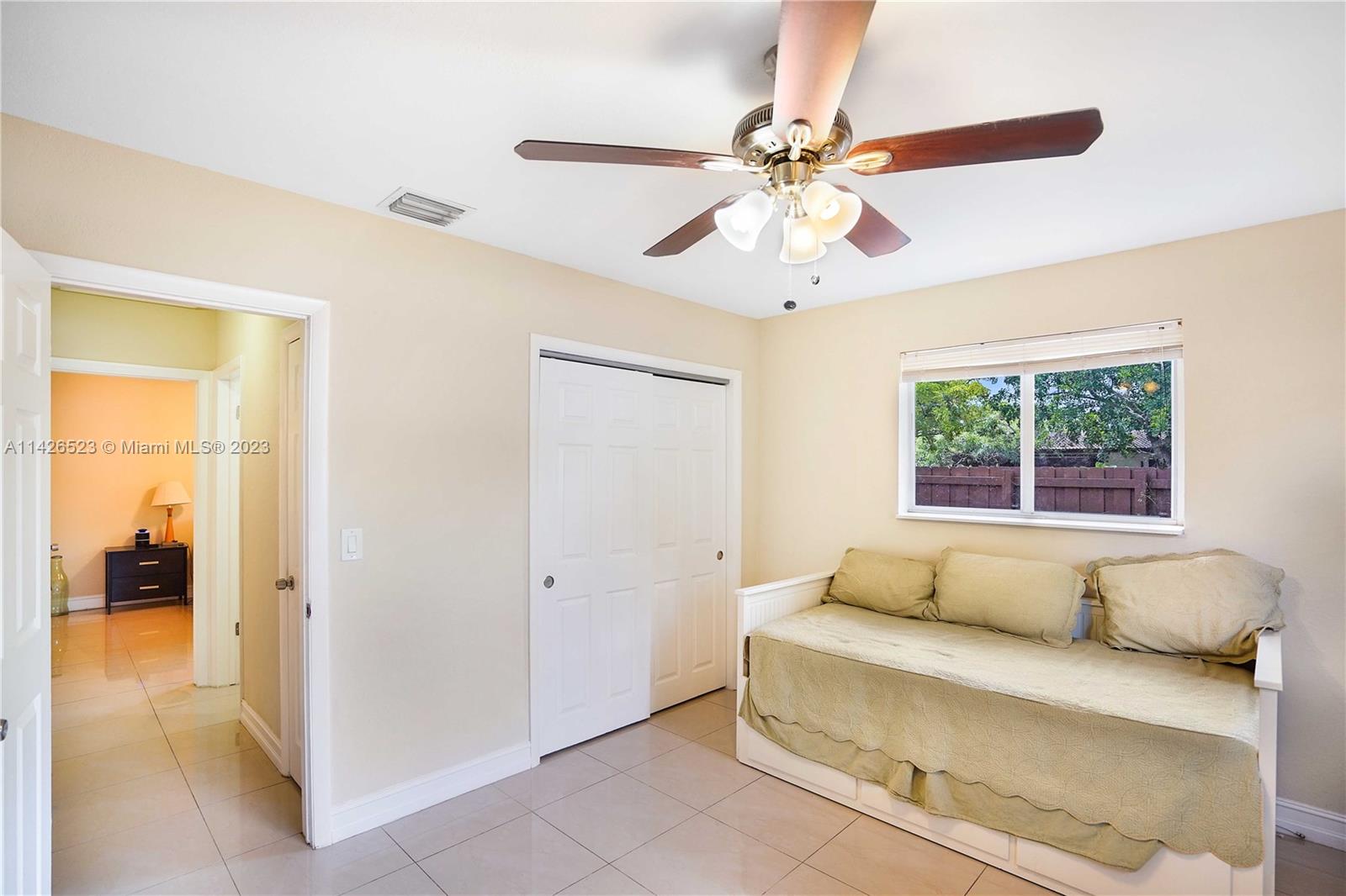 HOLLYWOOD HILLS PARK - Residential