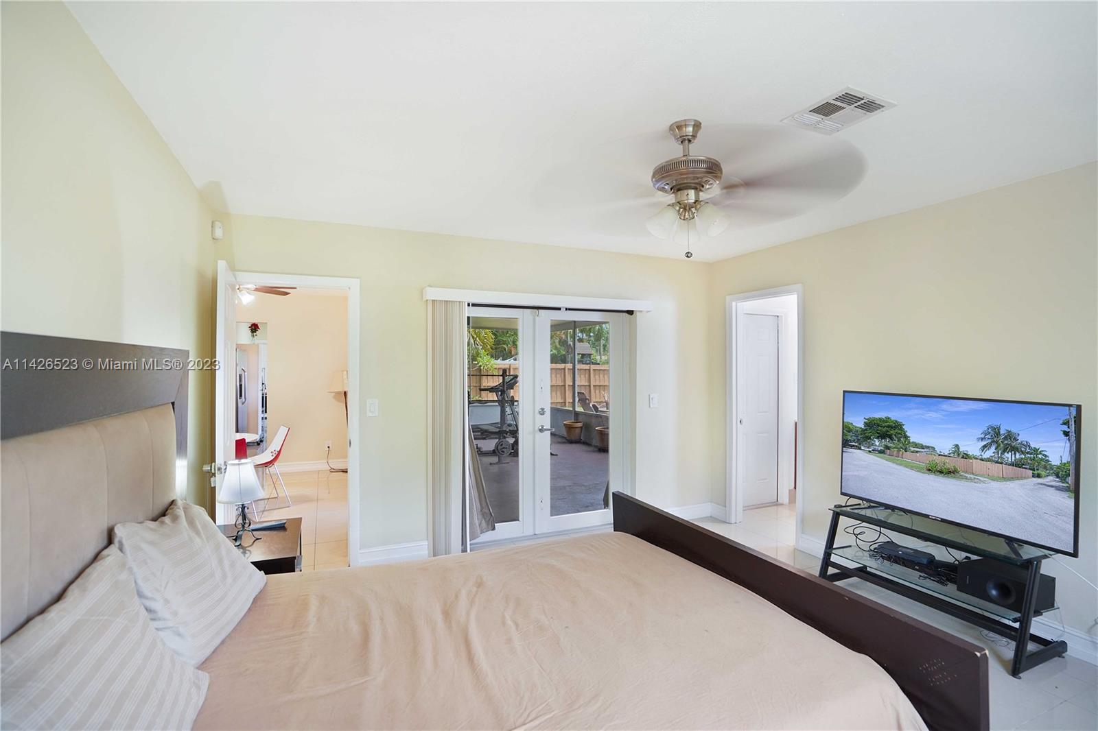 HOLLYWOOD HILLS PARK - Residential