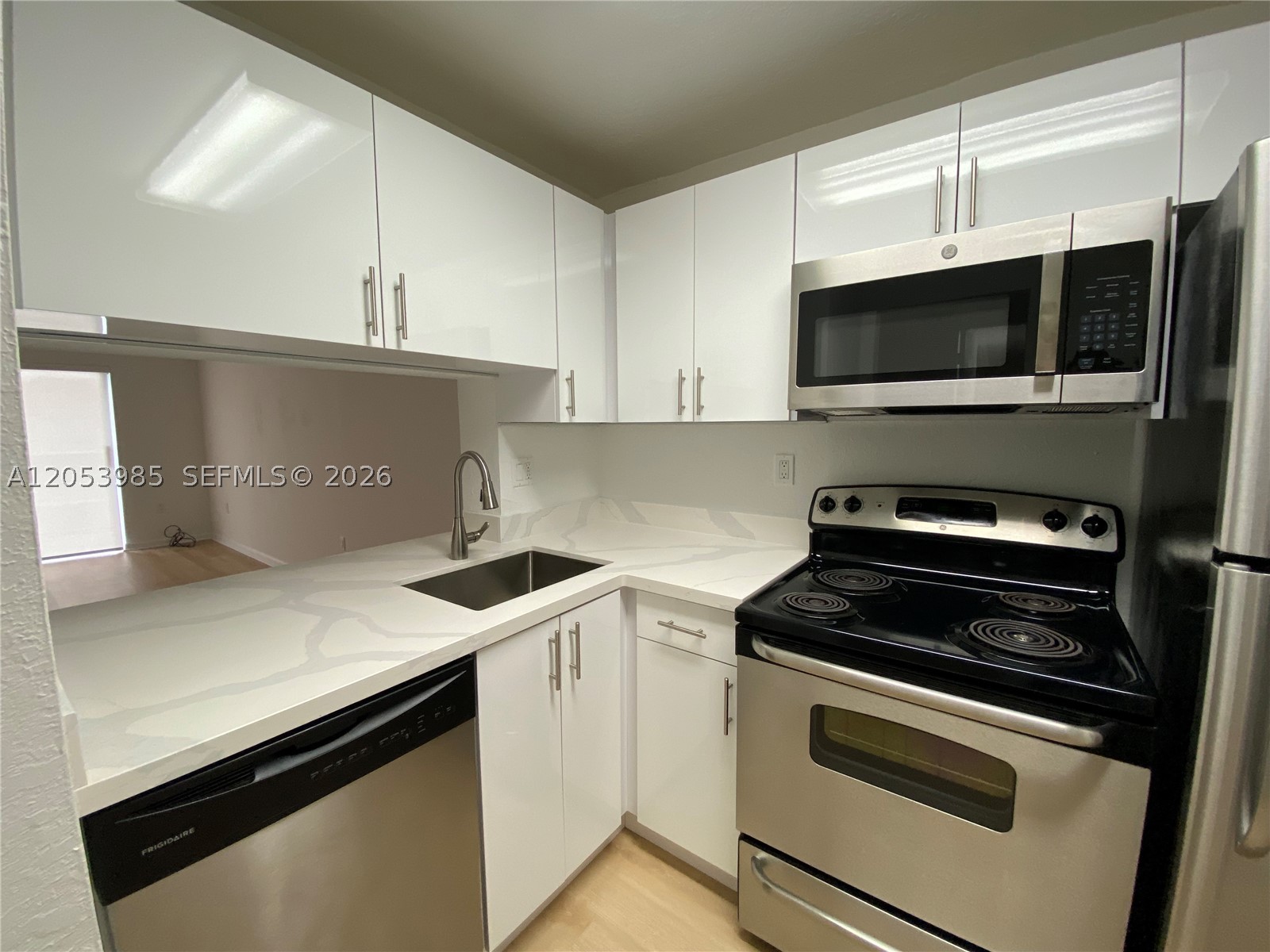 THE FOUNTAINS AT FONTAINE - Residential Lease