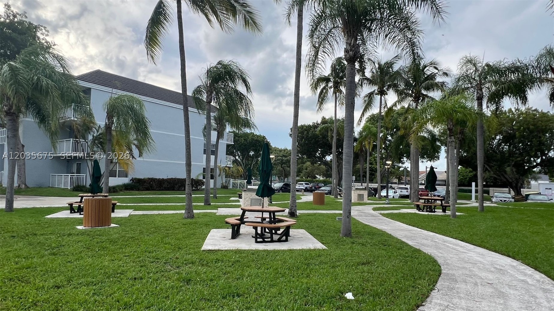 LE CLUB AT OLD CUTLER CON - Residential