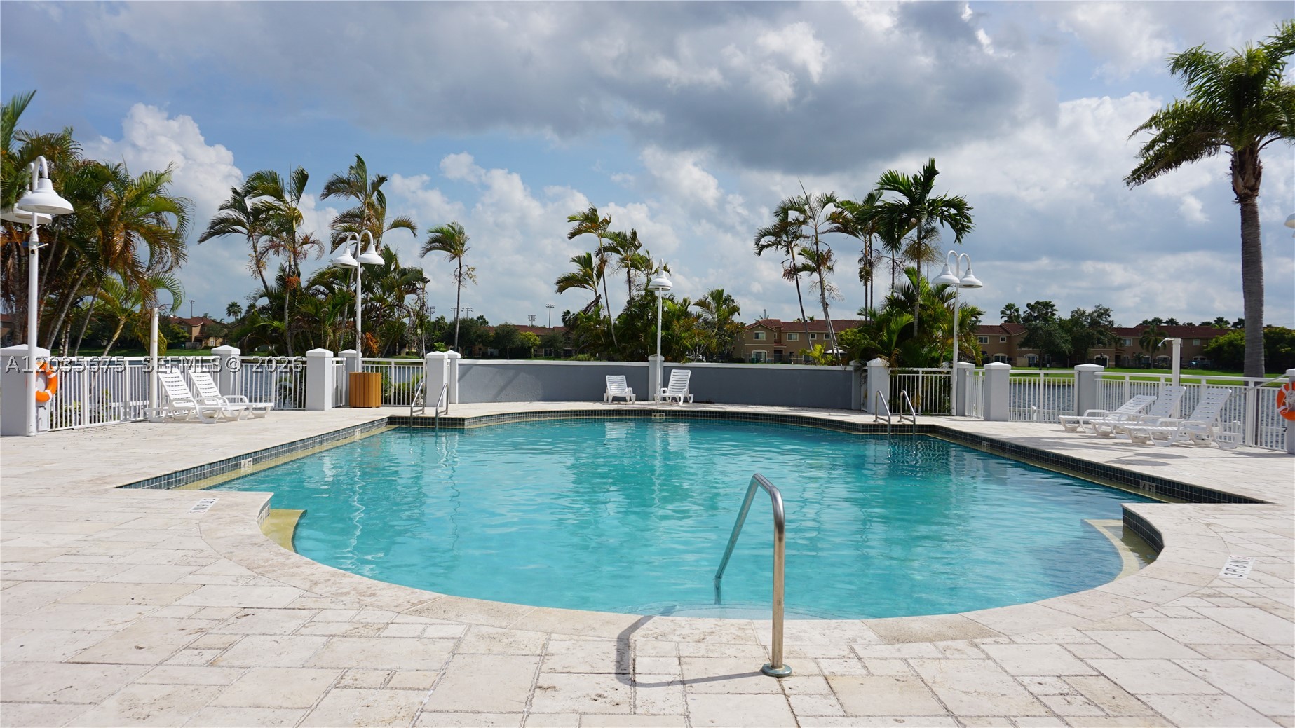LE CLUB AT OLD CUTLER CON - Residential