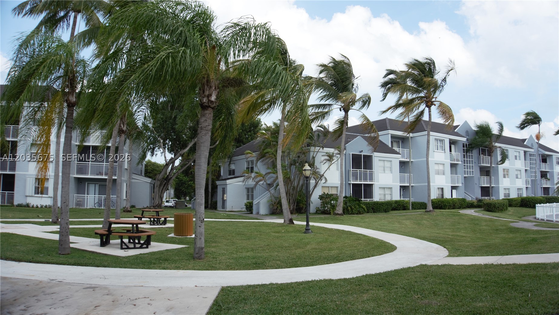 LE CLUB AT OLD CUTLER CON - Residential