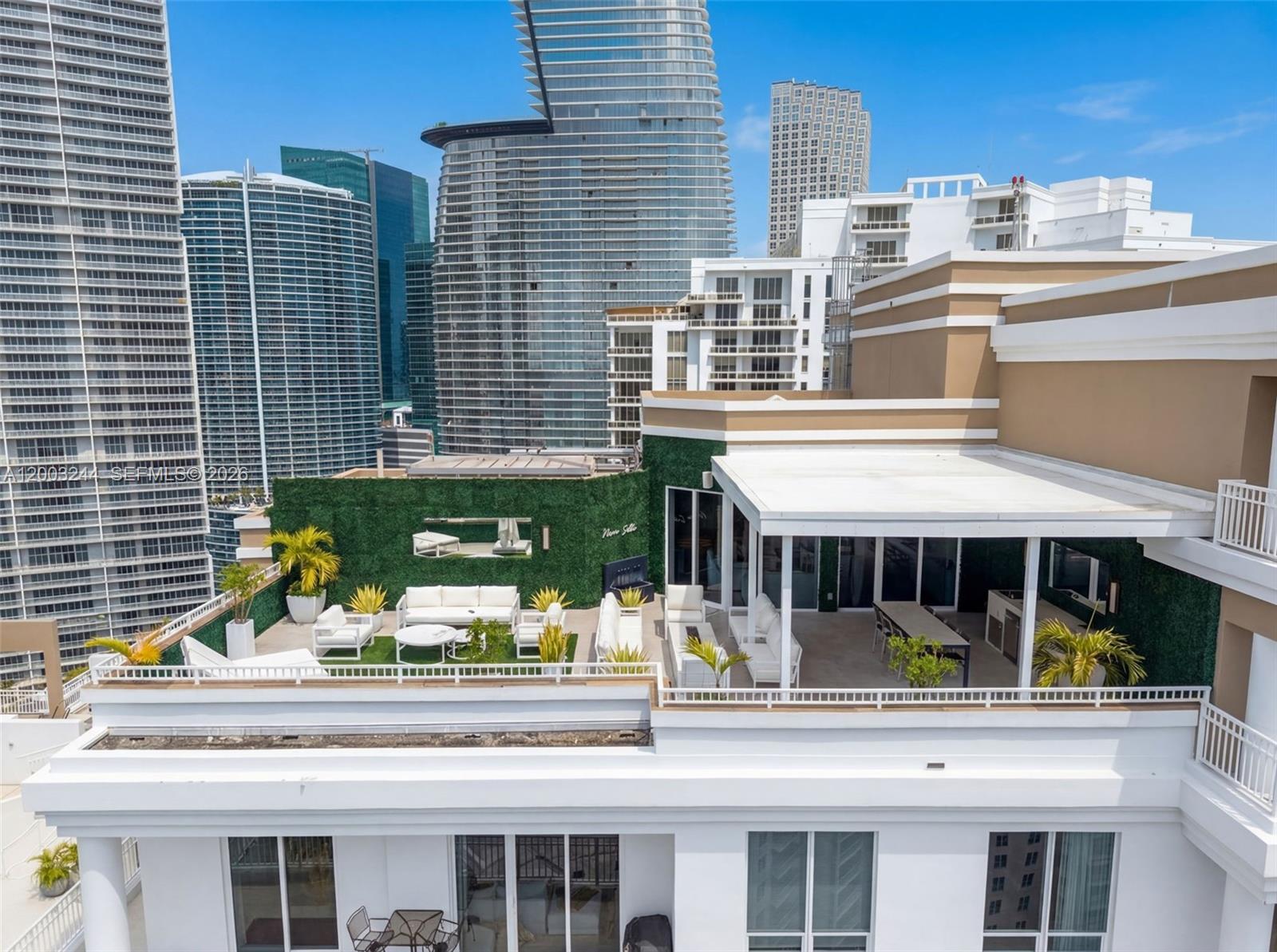 COURTS BRICKELL KEY CONDO - Residential
