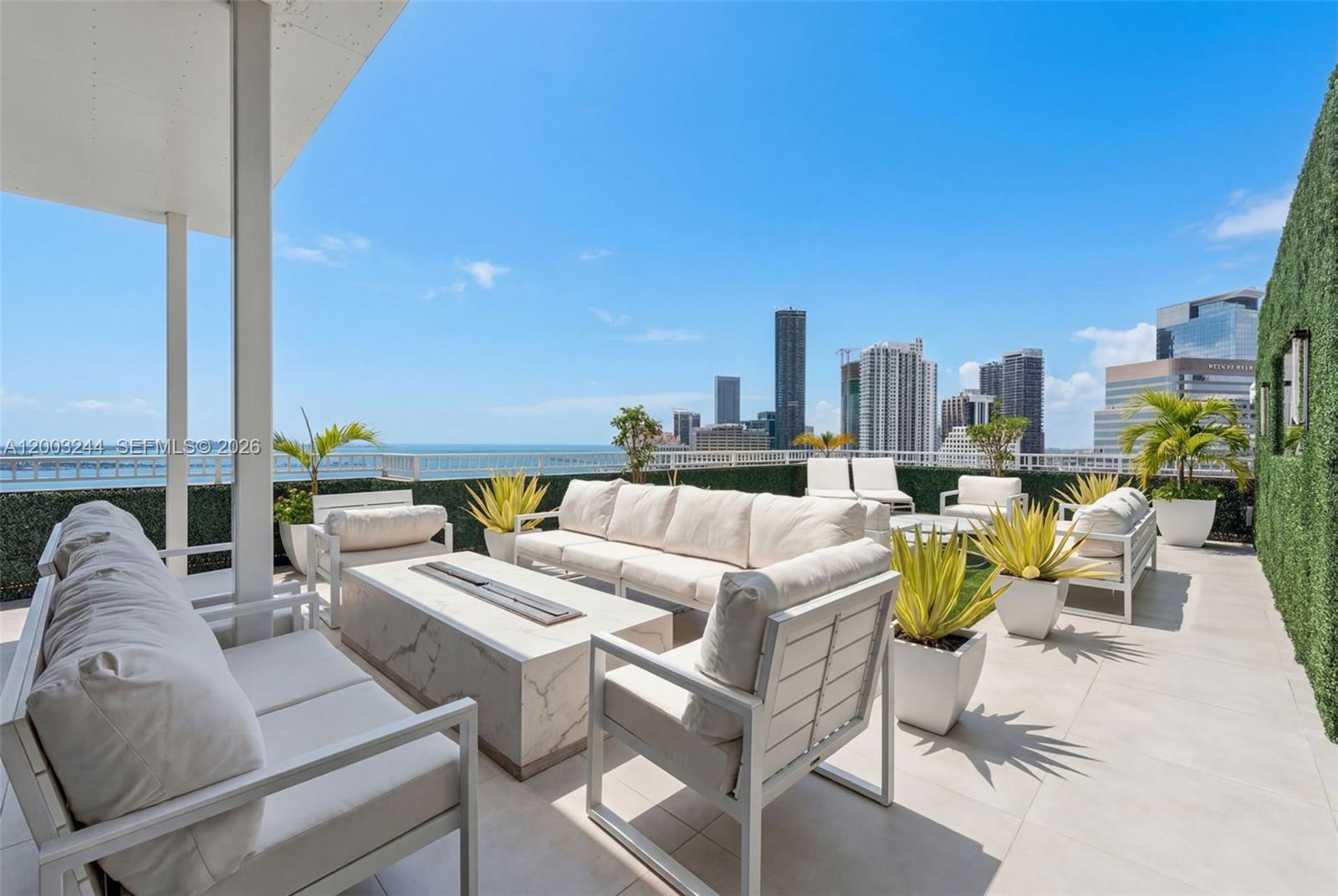 COURTS BRICKELL KEY CONDO - Residential