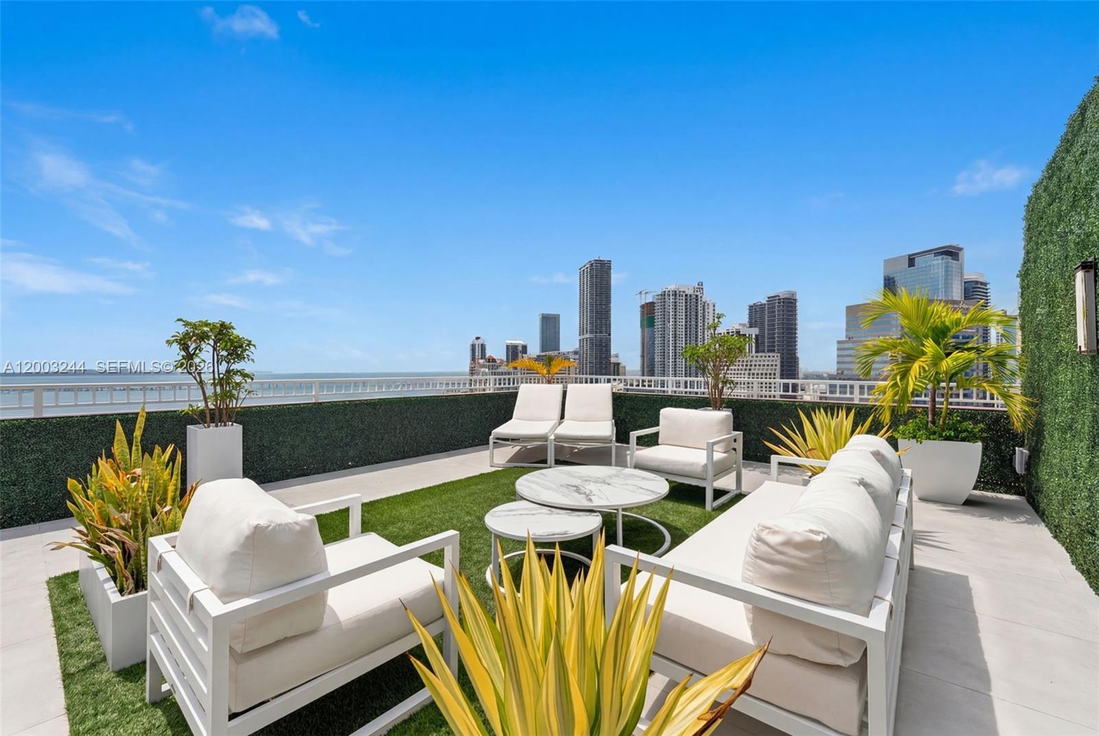 COURTS BRICKELL KEY CONDO - Residential