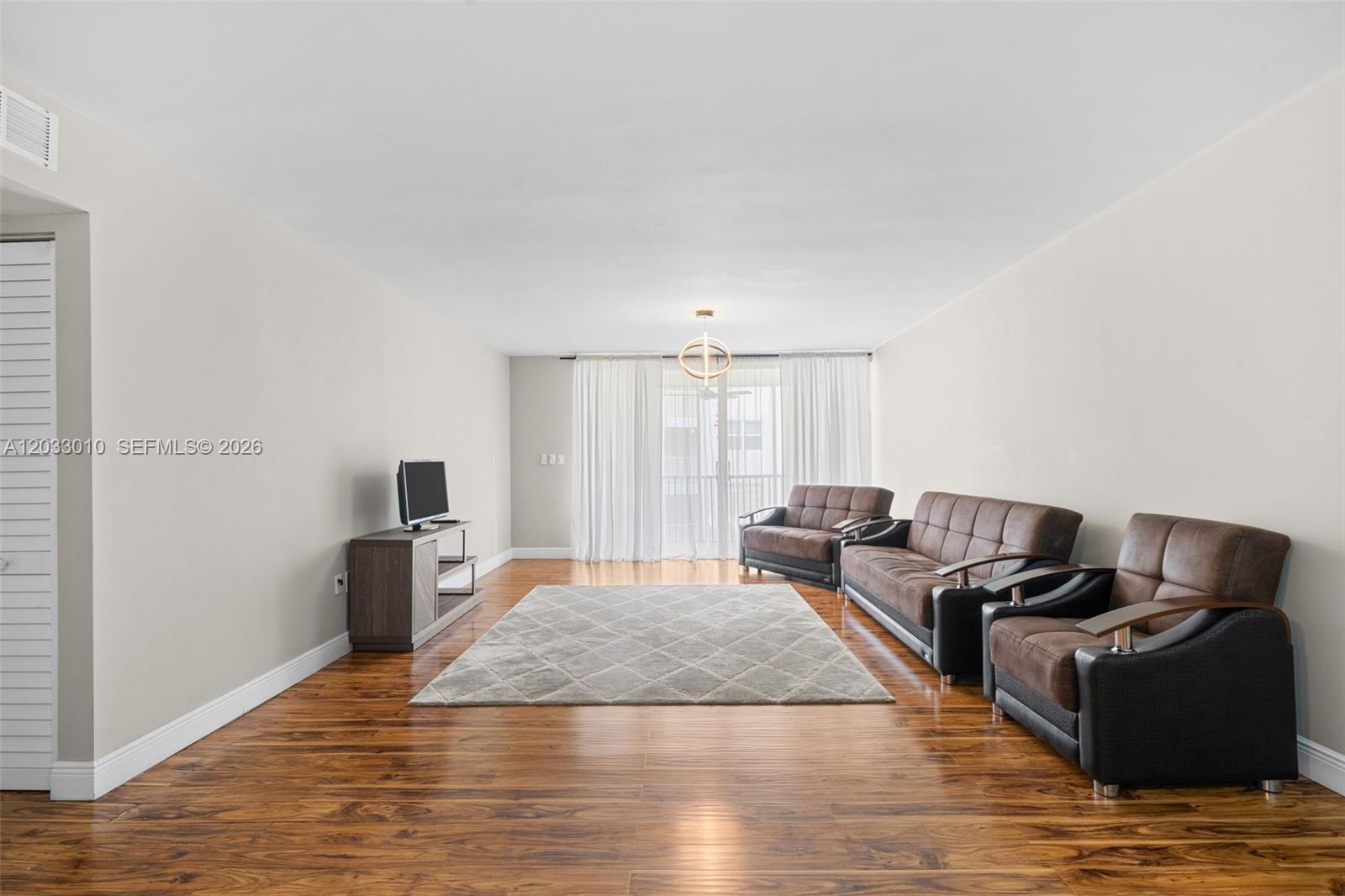 JADE WINDS GROUP BAMBOO G - Residential
