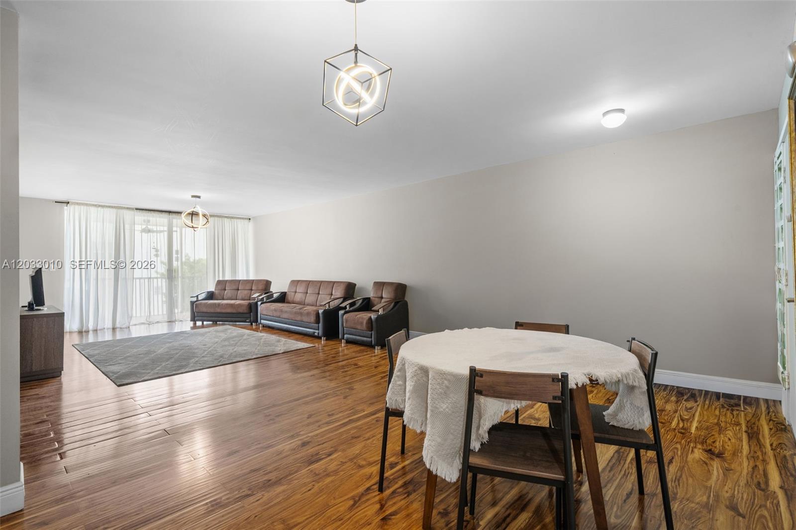 JADE WINDS GROUP BAMBOO G - Residential