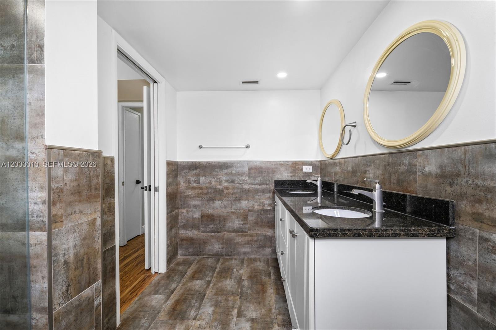 JADE WINDS GROUP BAMBOO G - Residential