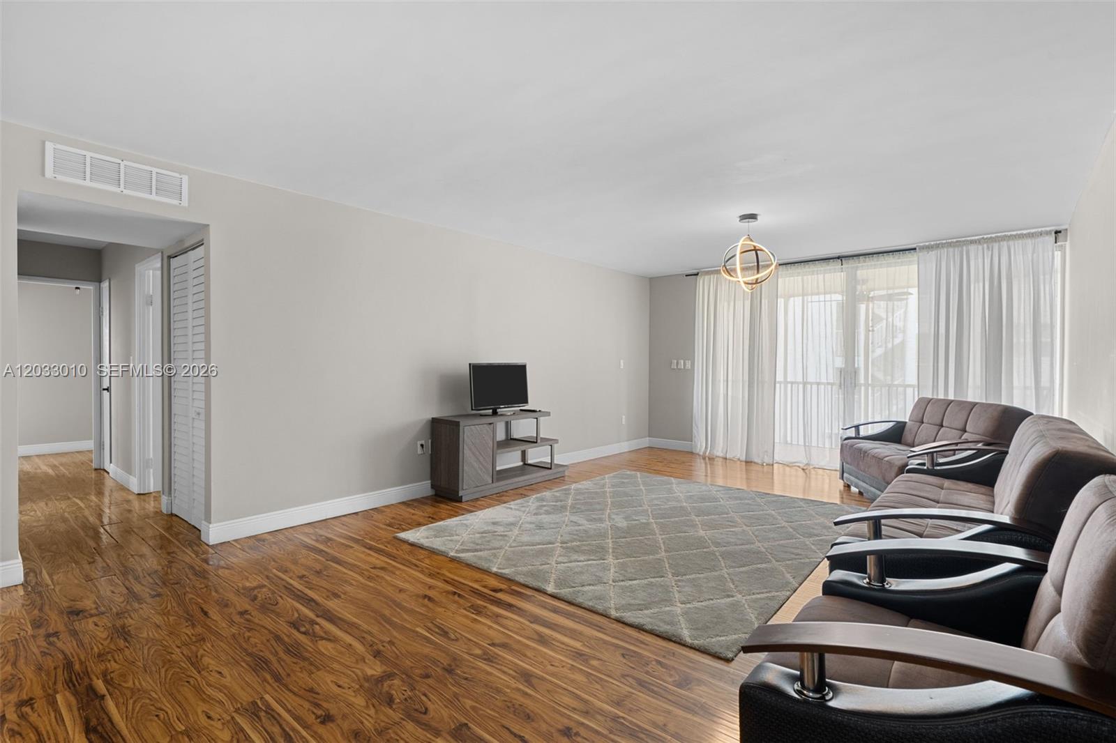 JADE WINDS GROUP BAMBOO G - Residential