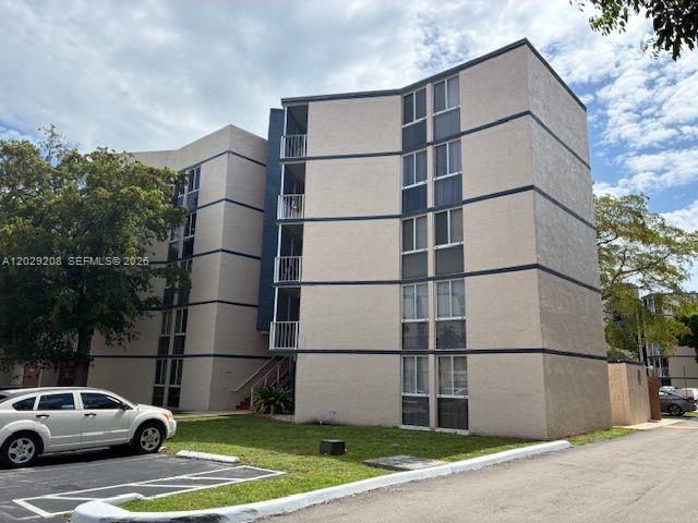 Beautiful and very clean unit at Miami Lakes area ,2 bedrooms , 2 baths , open modern kitchen with stainless appliances , tile floors , new A/C unit . Assigned parking , plus guess ,top floor .Balcony with golf course view , 24 hours security, pool and tennis court . Near to supermarkets , restaurants , A+ Schools , Airport , malls and expressways .Easy to show.